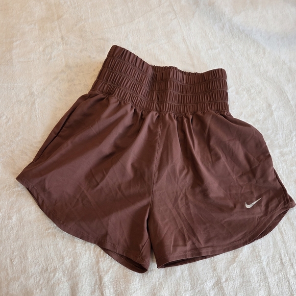 New Nike Women's DRI-FIT Loose Fit Training Shorts - Brown Size XS High Waisted - Picture 1 of 9